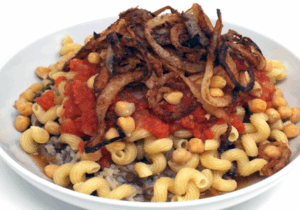 koshari campuran kacang dan pasta khas mesir