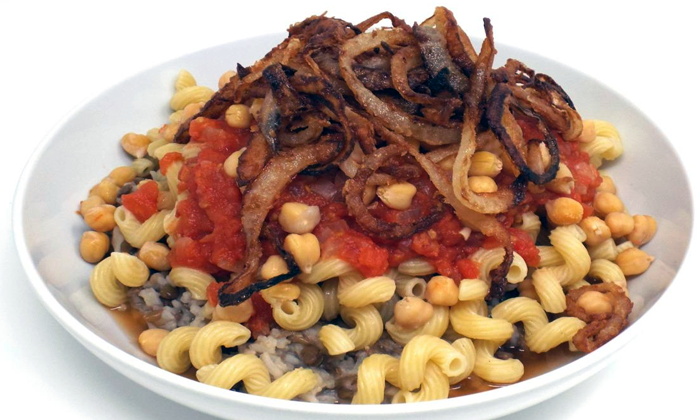 koshari campuran kacang dan pasta khas mesir