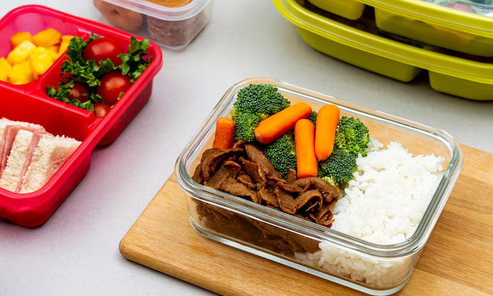 menyimpan makanan untuk bekal